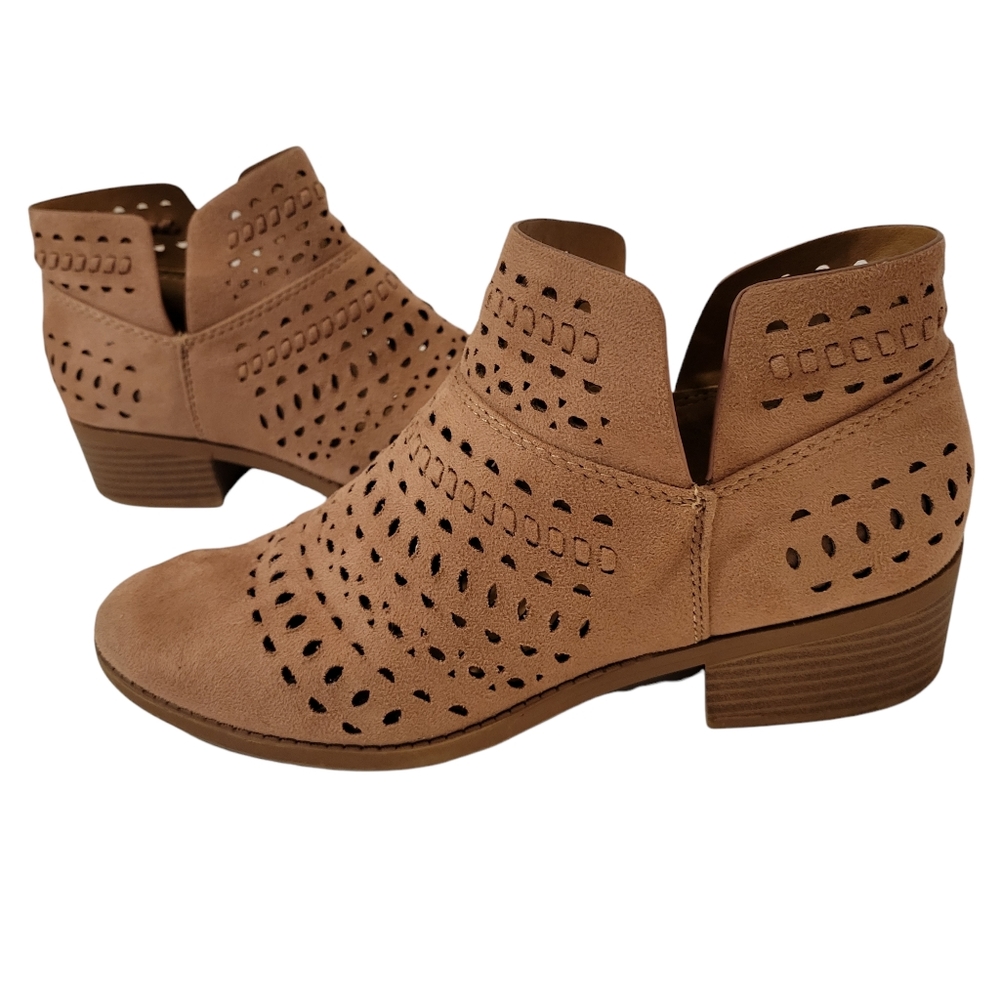 Cityclassified Women's laser cut ankle boot bootie dusty rose size 8 low heel